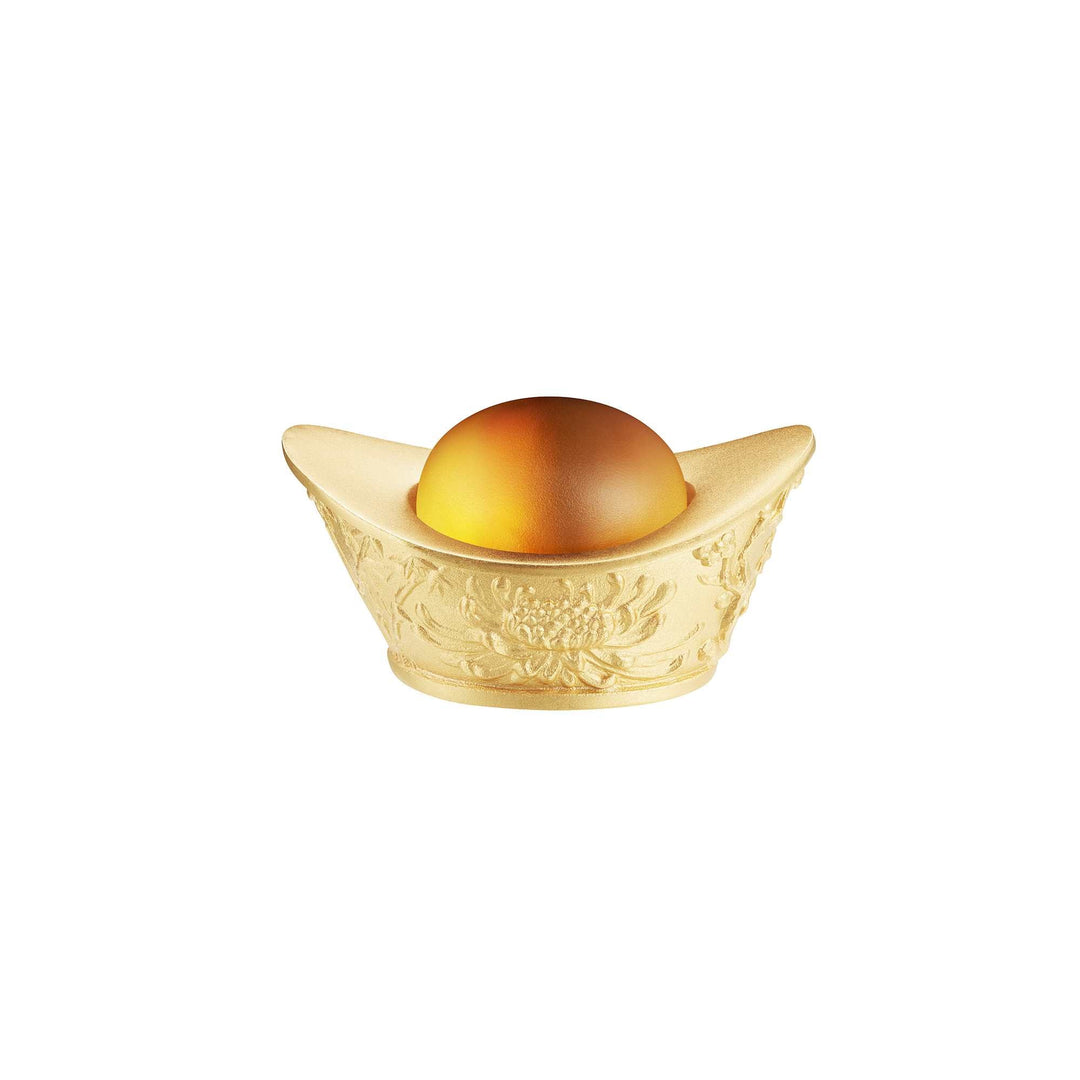 Risis Auspicious Yuan Bao - A golden ingot-shaped bowl with intricate floral patterns cradles a polished, amber-hued orb, presenting a harmonious blend of elegance and richness.