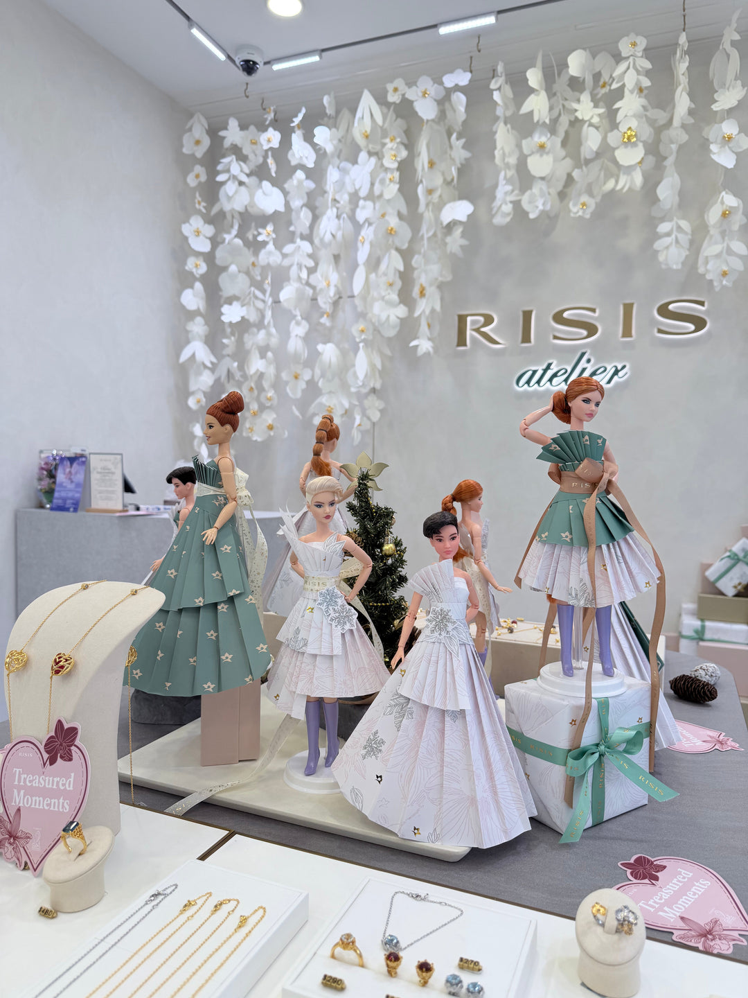 RISIS invites Daughters Of Tomorrow to Celebrate the Spirit of Christmas In a Heartfelt Exchange of Love and Gifts to Mothers and Their Daughters