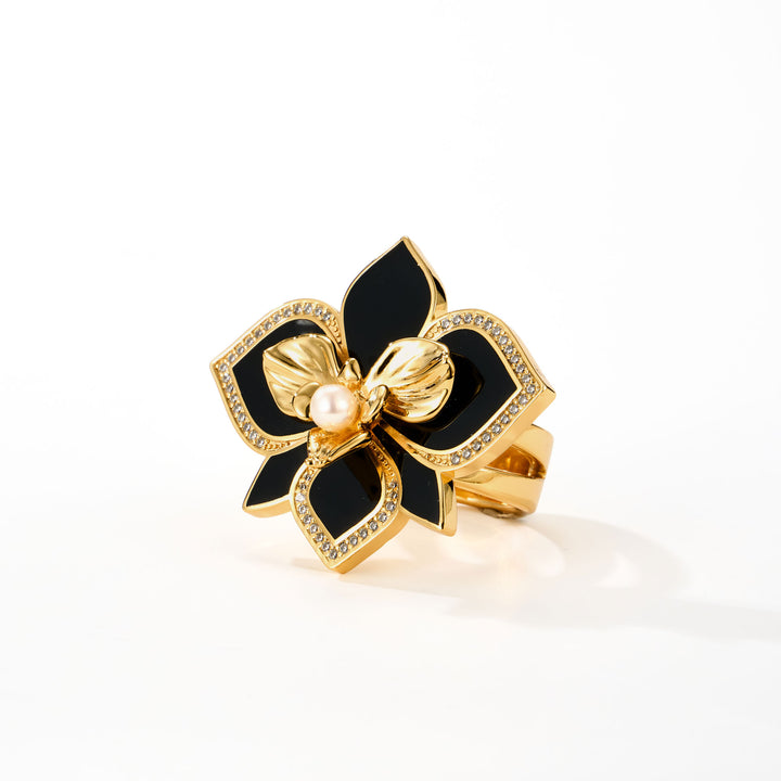Art Deco Overture: Orchid Ring with Pavé -set diamonds and Pearl