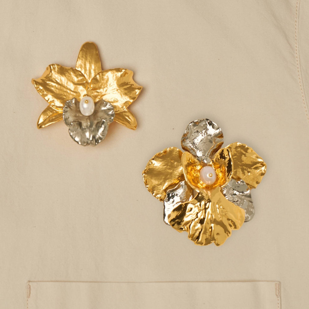 RISIS Dendrobium Roy Orchid Pearl Brooch in Gold and Palladium, Natural Dendrobium Roy Tokunaga Orchid encapsulated in 24K Swiss Gold and Palladium with Freshwater Pearl