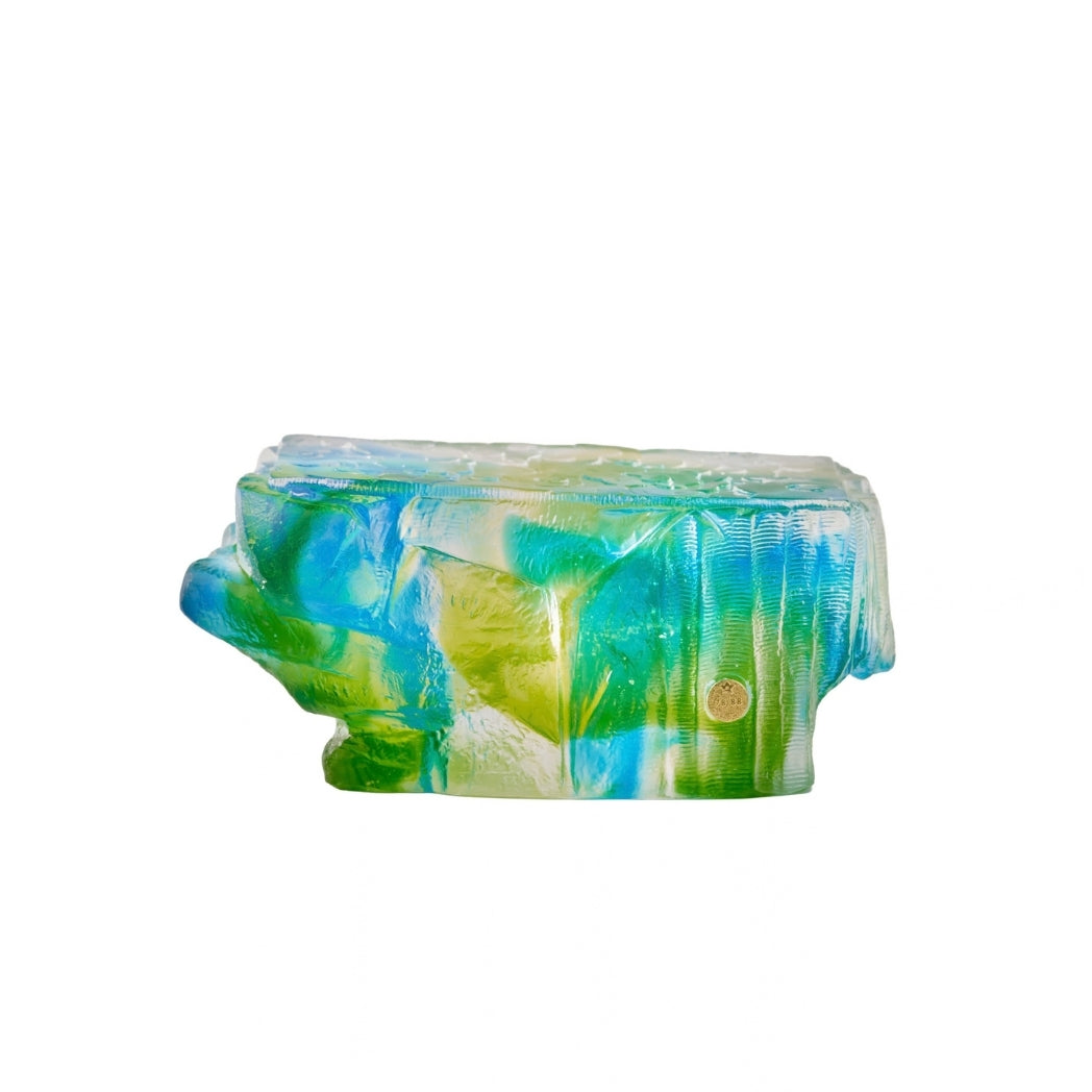 RISIS 
GREEN LIU LI (Front side) - a sculpted ‘琉璃’ (Liu Li crystal glass) mountain, where the characters ‘吉’ (Auspicious) and ‘羊’ (Goat) are intricately carved into the rock