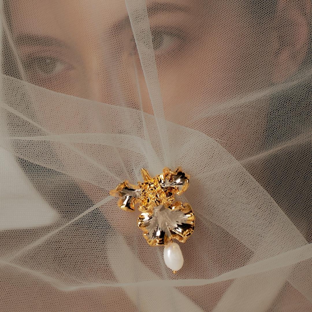 RISIS SG60 Gracious Oncidium Orchid Pearl Brooch, Natural Oncidium Sweet Sugar Orchid encapsulated in 24K Swiss Gold and Palladium with Baroque Freshwater Pearl