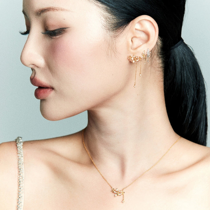 RISIS Vanda Sparkles Necklace & Earrings in 18K Gold with Moissanite 