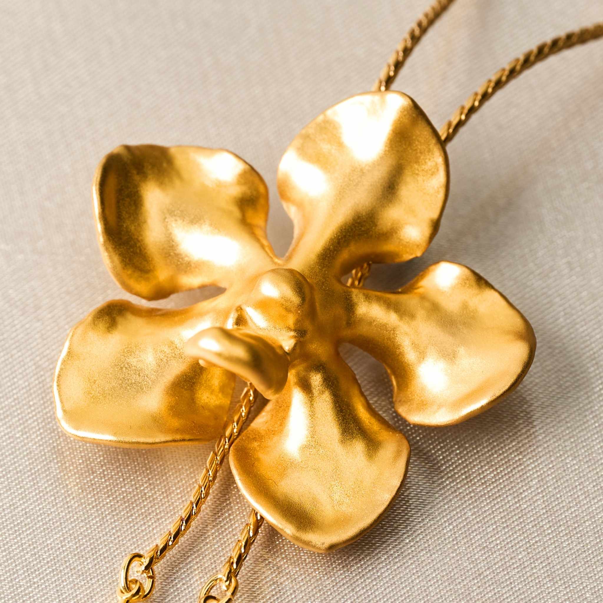 【訳アリ・破格】DIFFERENT NECKLACE PREMIUM 53cm Kagawara Firebird Orchid Long Slider Necklace in Gold - RISIS