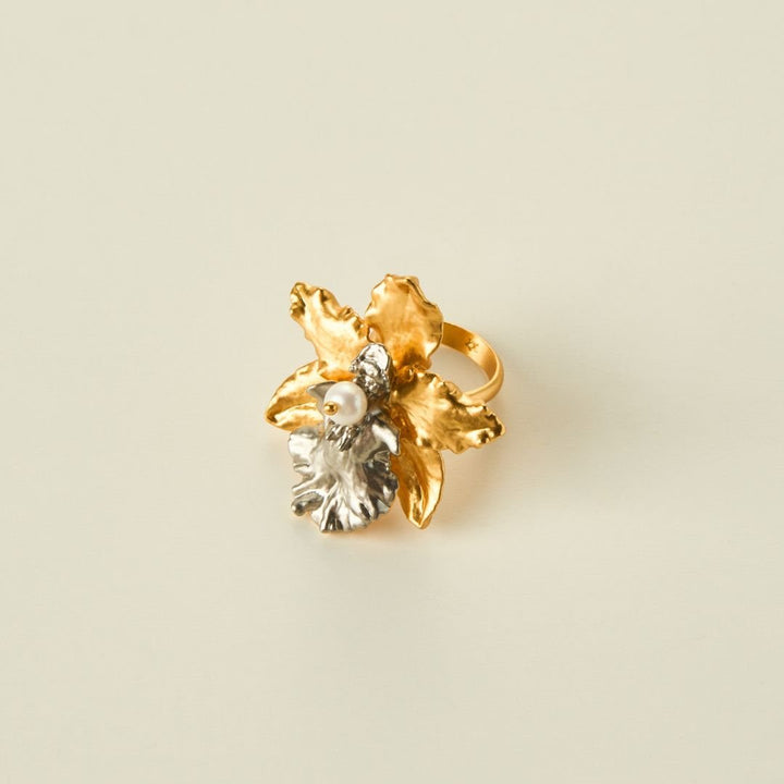 RISIS Natural Oncidium Wildcat Orchid Ring, encapsulated in 24K Swiss Gold and Palladium Silver with Freshwater Pearl