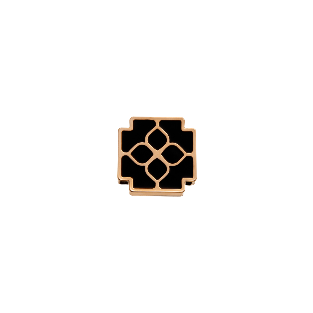 Peranakan Motif Collar Pin with black enamel in 18K Gold