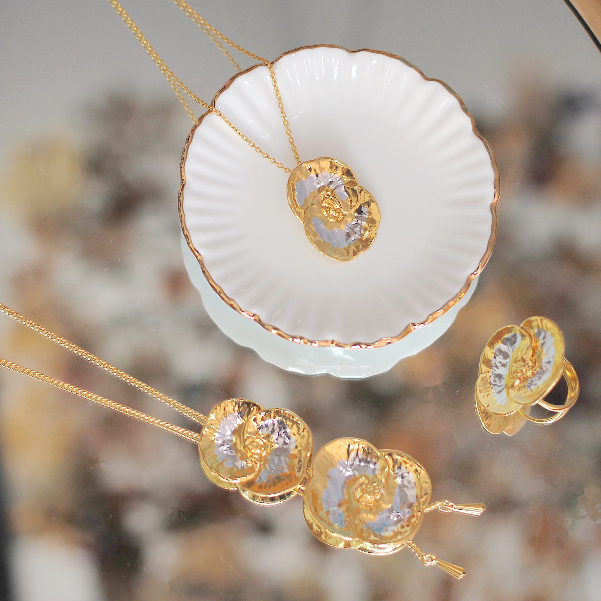 Promesse dual colour women jewellery on dressing table