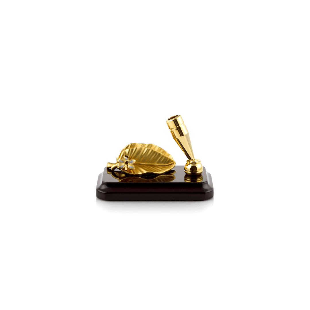 Risis Tropical Leaf Pen and Name Card Holder with Base - A glossy golden shell with a pearl rests beside a matching golden pen, both set on a sleek dark stand, suggesting luxury and elegance.